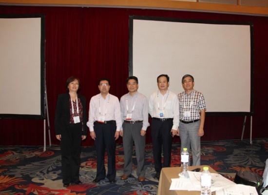 公司領導參加第六屆服務外包交易博覽會與同行代表合影